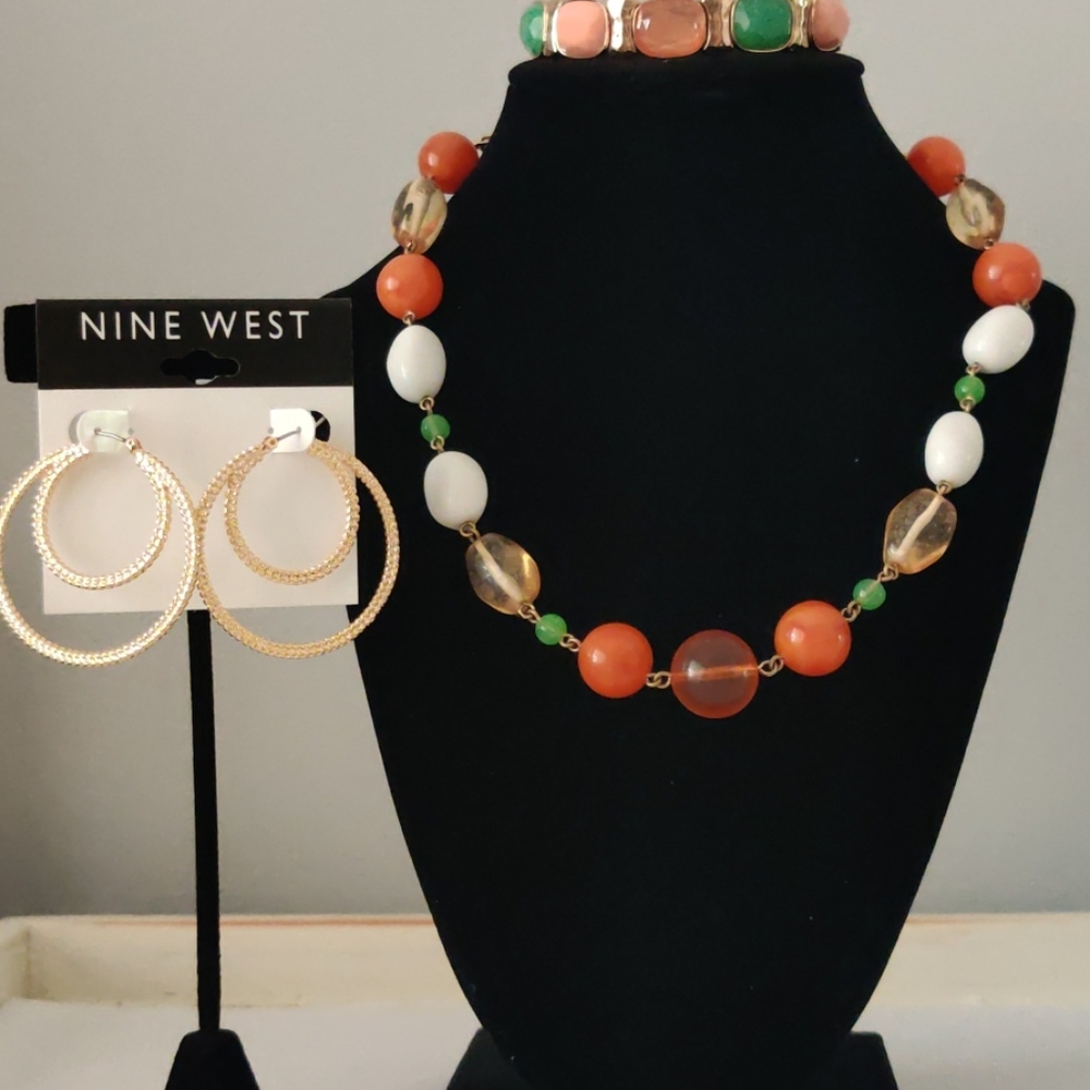 Tommy Hilfiger Beaded  Necklace Set NWOT 🌴 🌴 🌴